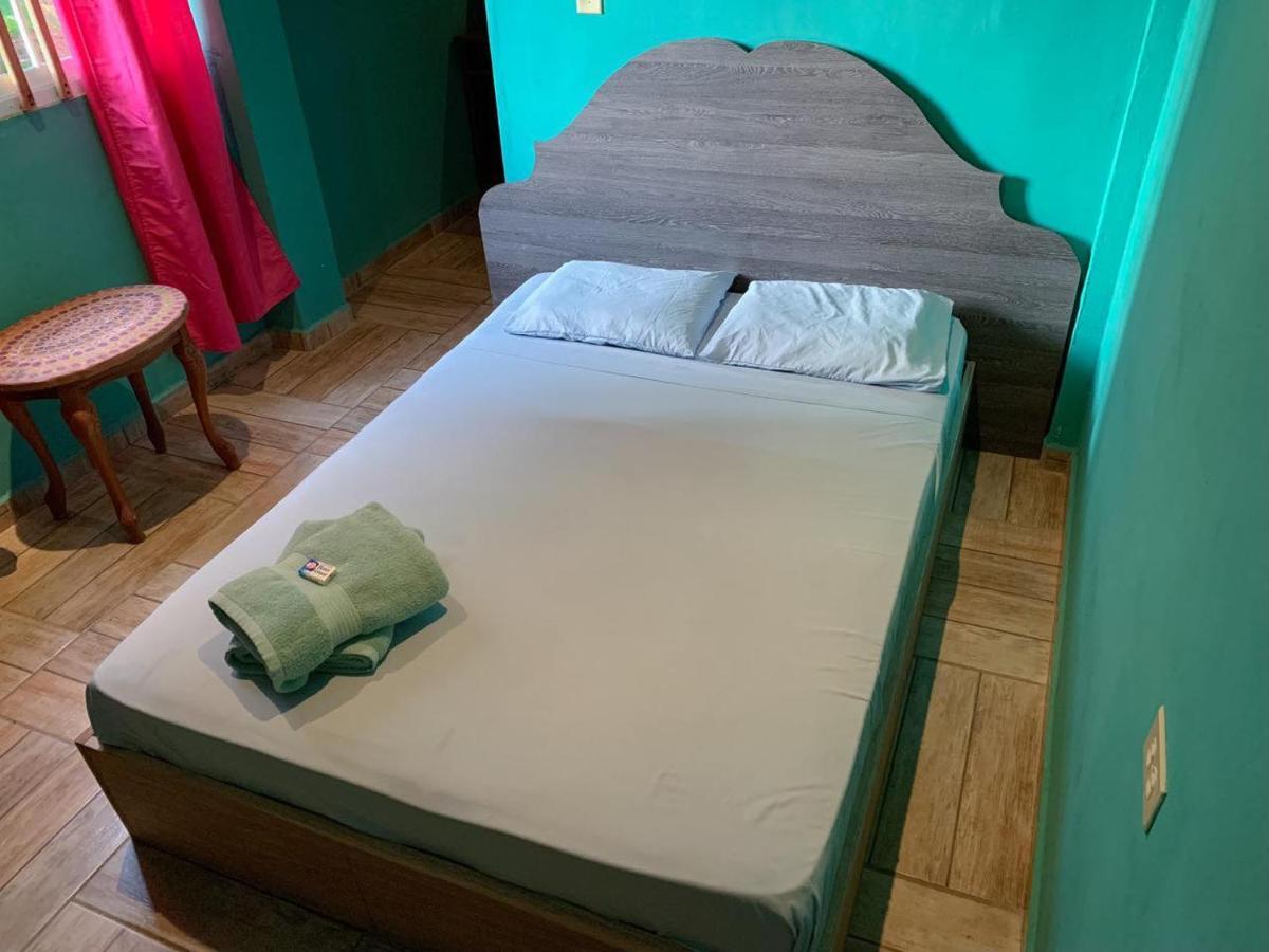 Valerie Emanuel Apartments Bocas Town Luaran gambar