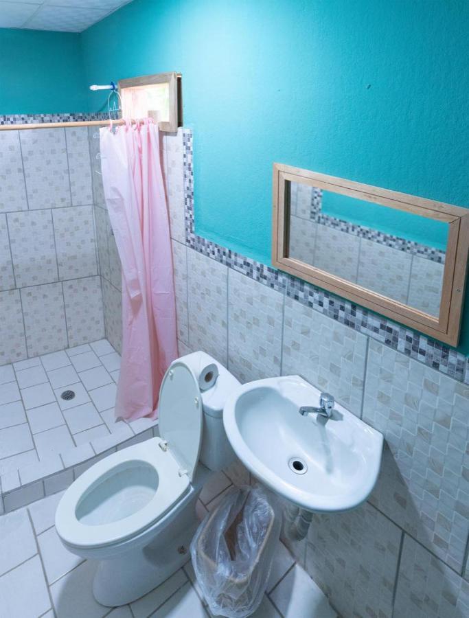 Valerie Emanuel Apartments Bocas Town Luaran gambar