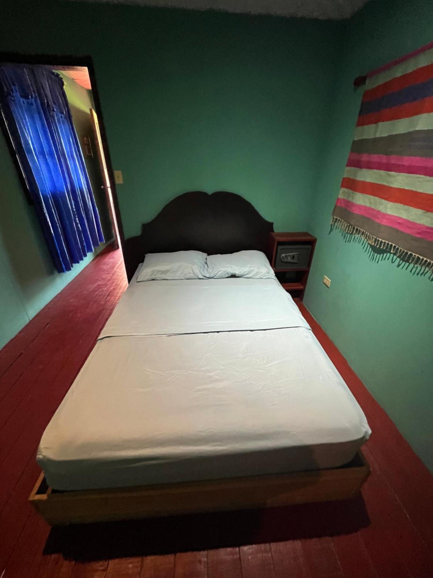 Valerie Emanuel Apartments Bocas Town Luaran gambar