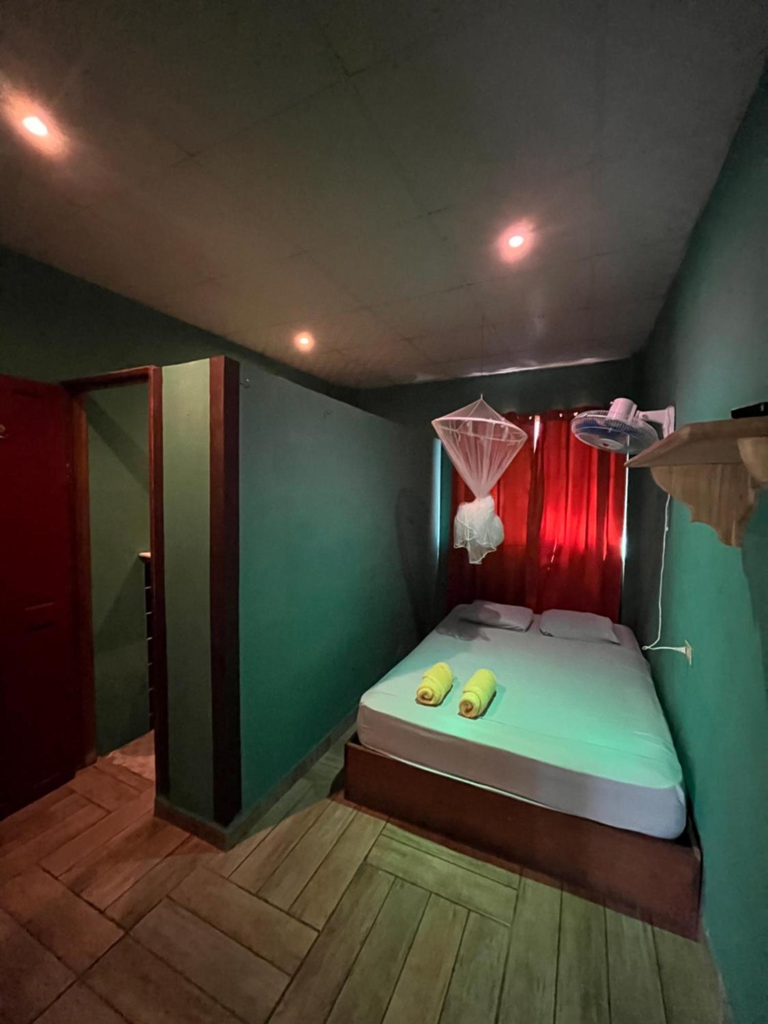Valerie Emanuel Apartments Bocas Town Luaran gambar